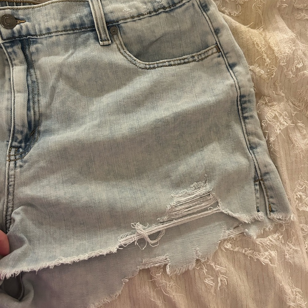 Aerie Light Wash Distressed “Daydream” Jean Shorts - Picture 5 of 5